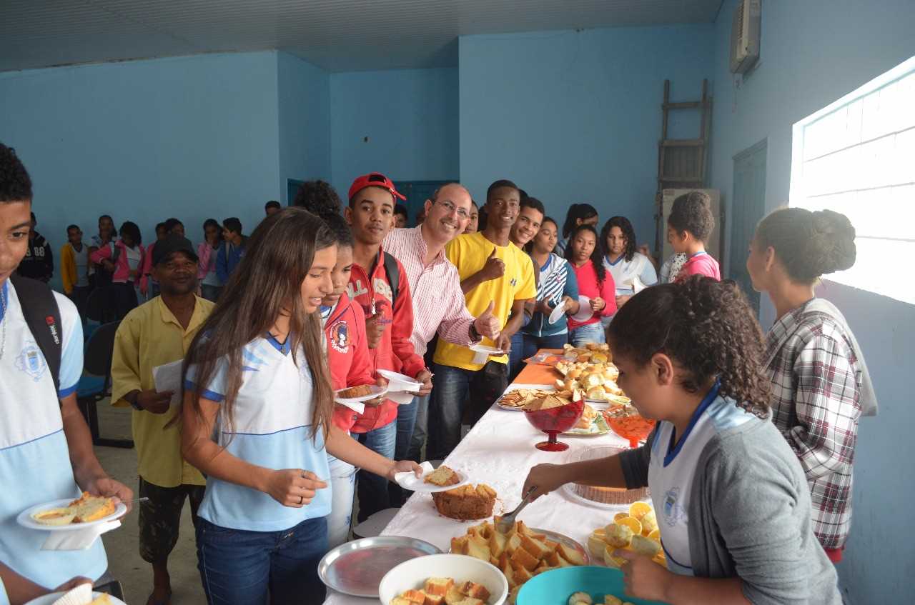 Prefeito Oziel participa de bate papo com alunos do CMC